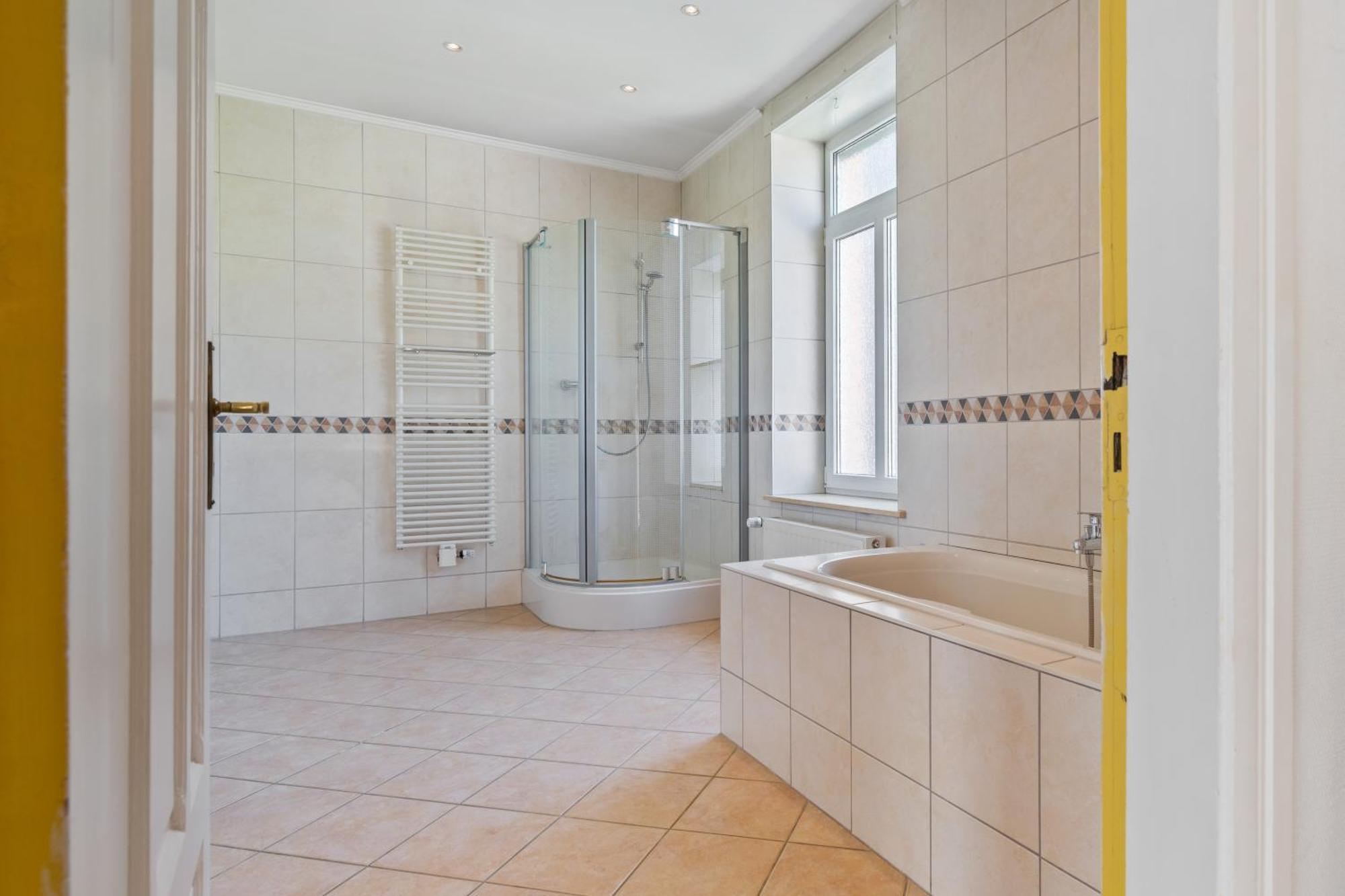 Charming 3-br Townhome Near City Center Luxemburgo